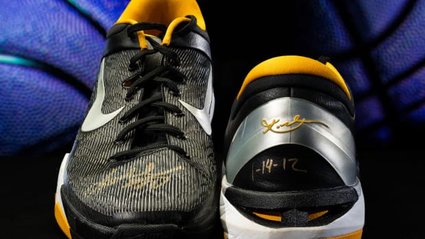Hornets Colors Hit Kobe Bryant's Sneakers