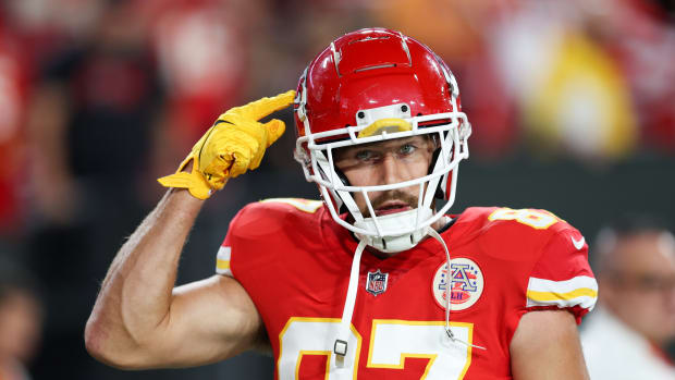 Travis Kelce Wears Off-White Air Jordan Sneakers to Chiefs Game - Sports  Illustrated FanNation Kicks News, Analysis and More