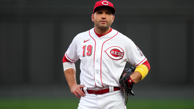 Joey Votto ejected in possible career finale, apologizes to Reds fans, Sports