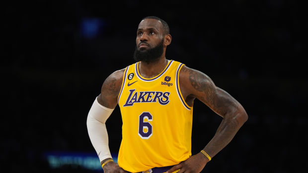 San Antonio Spurs Rookie Wears Nike Kobe 6 - Sports Illustrated FanNation  Kicks News, Analysis and More