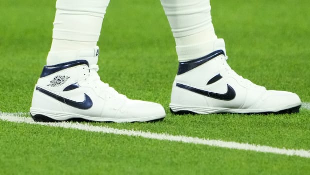 Deebo Samuel Wears Air Jordan 1 Low Cleats in NFC Playoffs - Sports  Illustrated FanNation Kicks News, Analysis and More