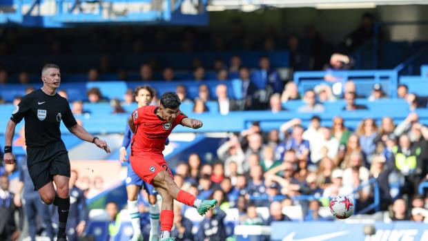 Julio Enciso pictured shooting to score for Brighton against Chelsea in April 2023