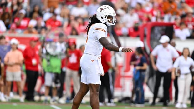 Texas Longhorns quarterback Maalik Murphy (6) motions during the third quarter against the Houston Cougars at TDECU Stadium.