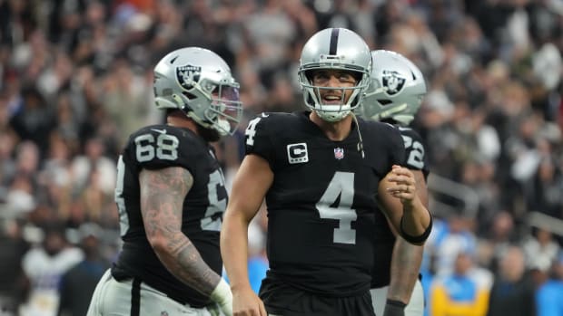 Signing Derek Carr would be wise for the Washington Commanders