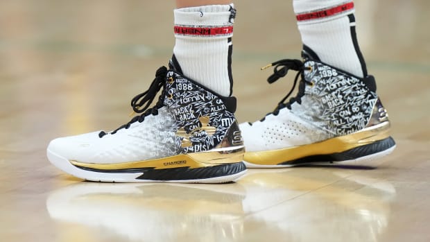 The Ten Best Christmas Basketball Shoes in NBA History - Sports Illustrated  FanNation Kicks News, Analysis and More