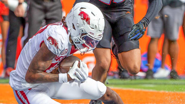 Razorbacks wide receiver Tyrone Broden catches game-winning touchdown in overtime against Florida
