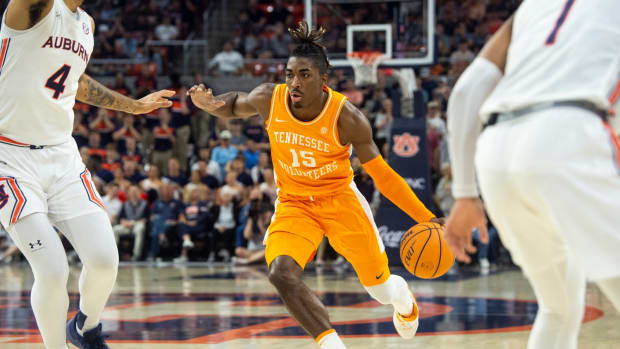 Tennessee Volunteers guard Jahmai Mashack dribbles the basketball.