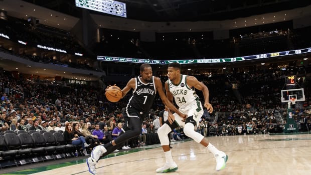 Brooklyn Nets forward Kevin Durant (7) drives for the basket against Milwaukee Bucks forward Giannis Antetokounmpo (34)