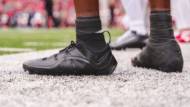 LeBron James Gifts Ohio State With All-Black Cleats for Saturday's