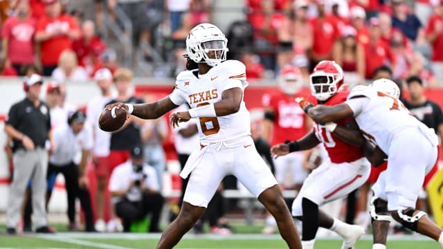 Texas Longhorns quarterback Maalik Murphy (6) looks to pass the ball during the third quarter against the Houston Cougars at TDECU Stadium.