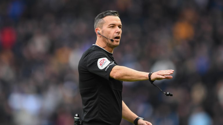 Who is the referee for Sunderland vs Leeds?