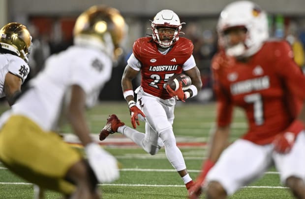 Louisville Football Upsets Notre Dame in Front of Record Crowd to Remain  Unbeaten - Sports Illustrated Louisville Cardinals News, Analysis and More