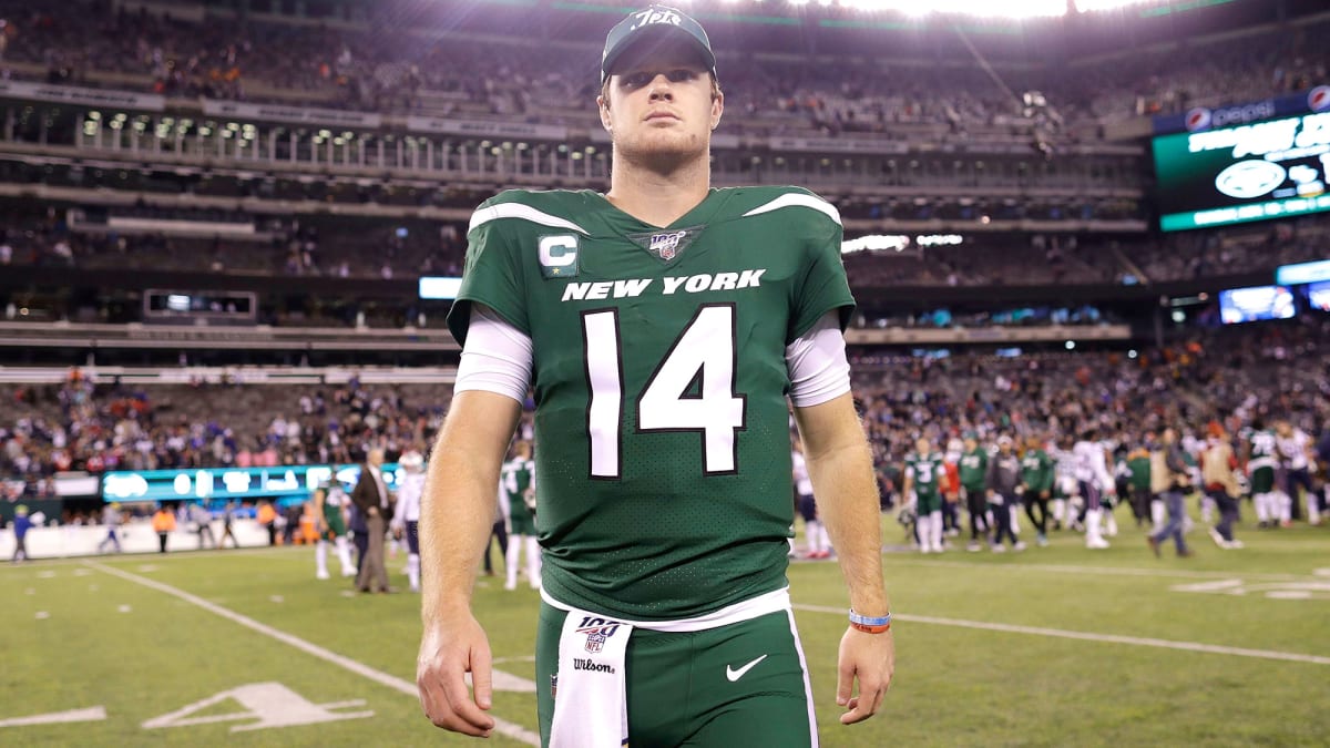 Fan spotted wearing Jets' Sam Darnold jersey at Yankee Stadium