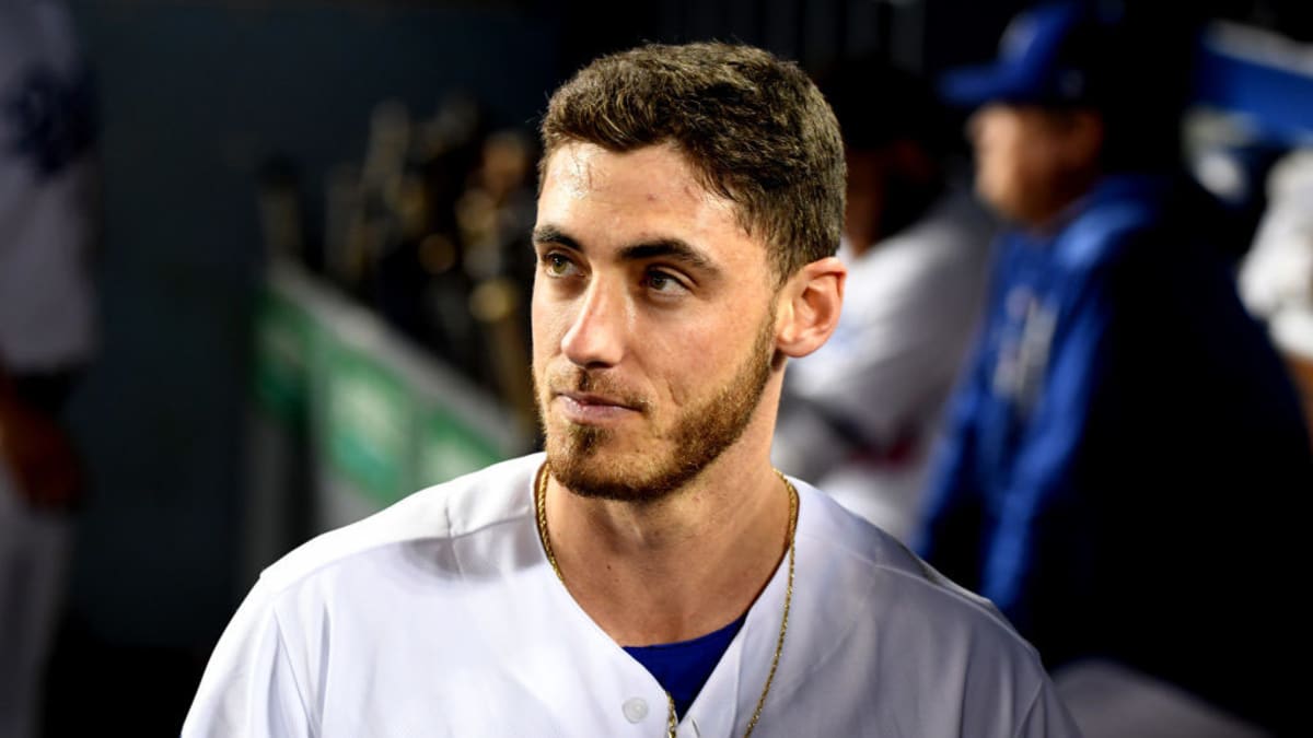 Codymania: Dodgers Cody Bellinger Rushed By Fan In Second Straight Game -  CBS Los Angeles