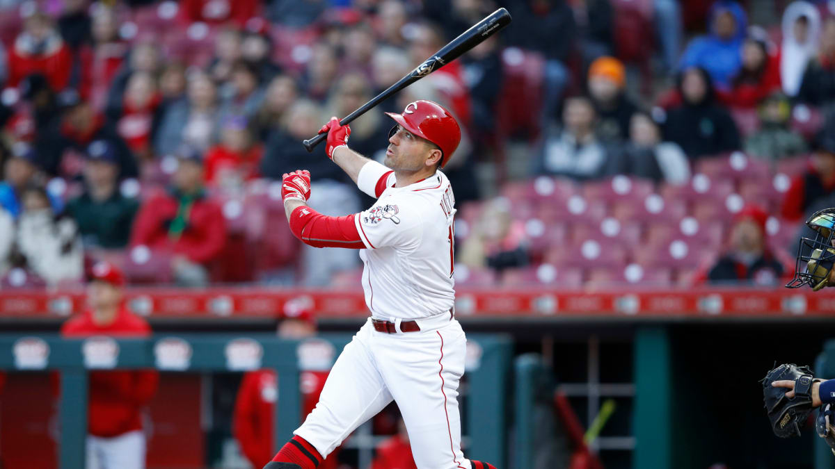 Reds' Joey Votto pops out to first for 1st time in career