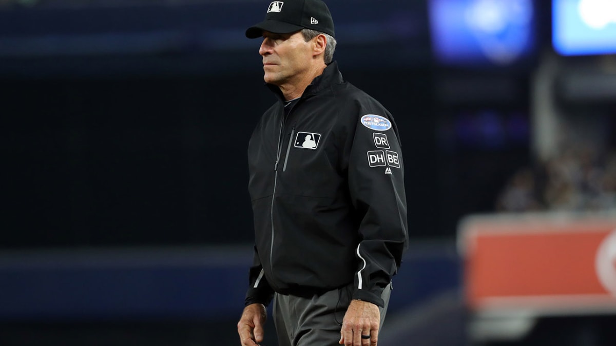 Angel Hernandez Had an Astonishingly Terrible Game, Even by His Low  Standards - Sports Illustrated