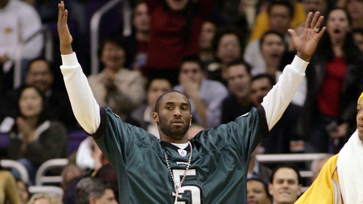 Very superstitious Eagles fan Kobe Bryant performs Philadelphia