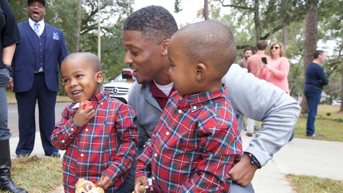 Warrick Dunn's legacy goes beyond football with charity - Sports Illustrated