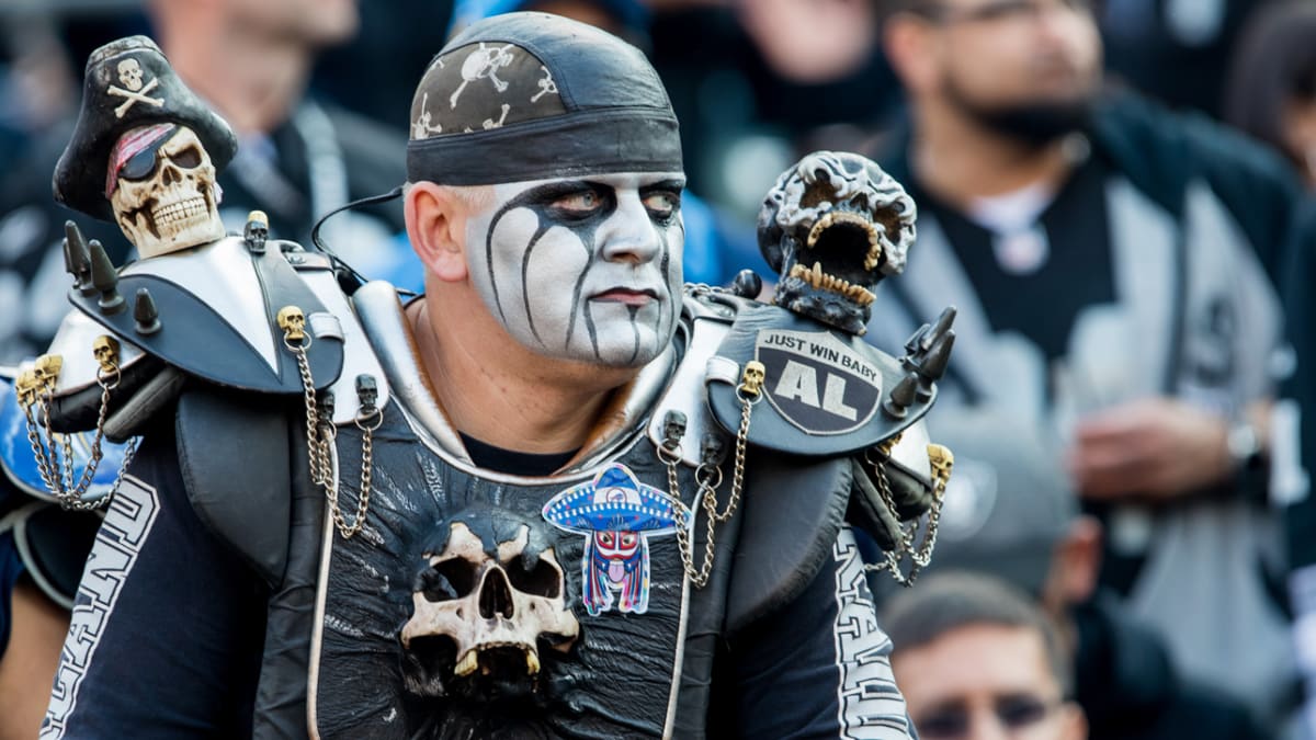 Why No One Seems to Care That the Raiders Are Leaving Oakland - Sports  Illustrated