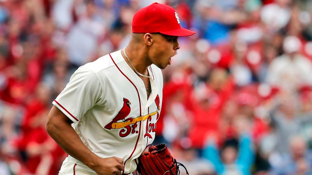 Cardinals' phenom, Houston native Jordan Hicks hits 105 mph on