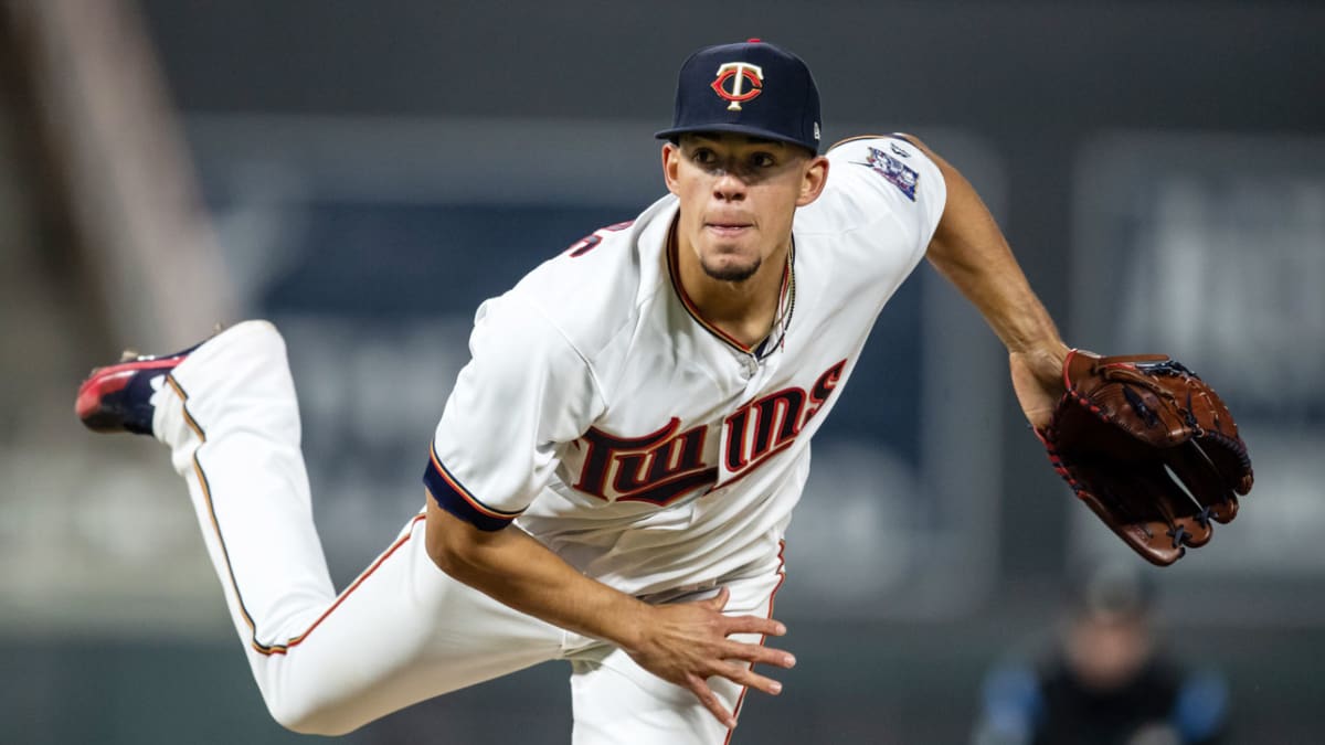 Jose Berrios with his kids