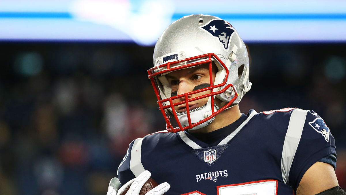 Rob Gronkowski throws shade at Patriots with contract incentives