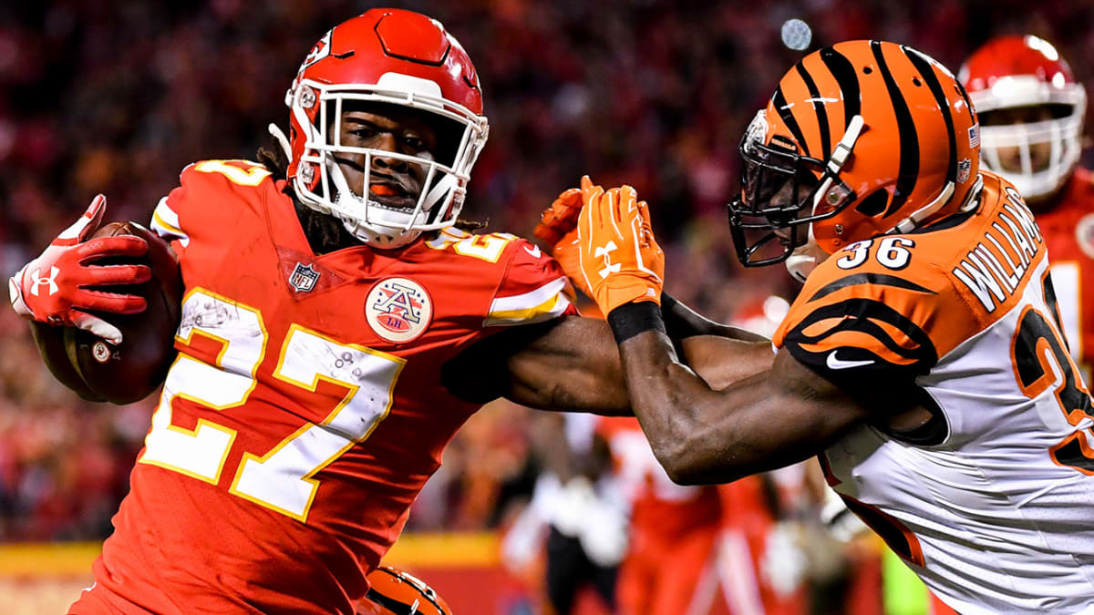 Former Chiefs RB Kareem Hunt suspended for 8 games for conduct violation