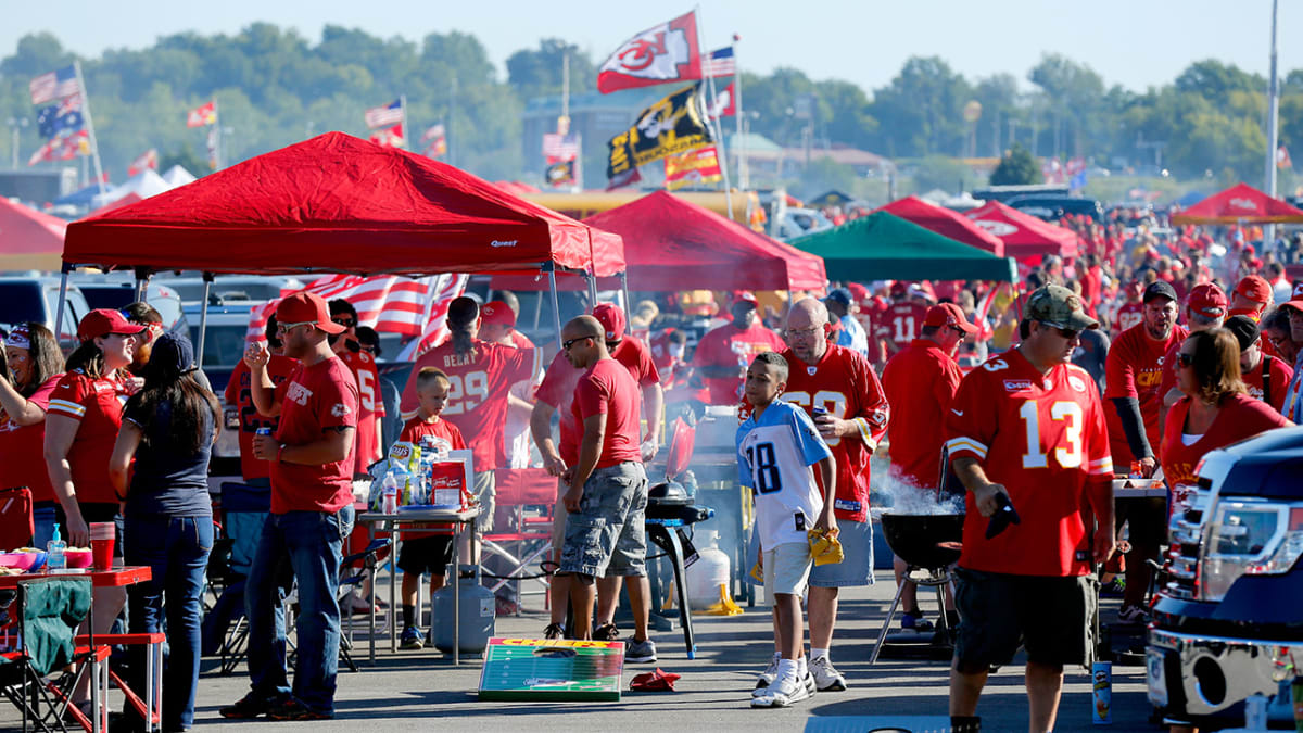 Chiefs new tailgating policy: Fans without tickets have to leave - Sports  Illustrated