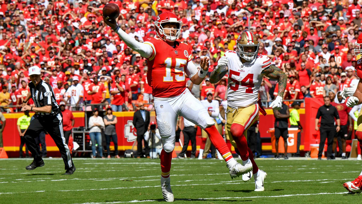 Mahomes throws a touchdown pass as Chiefs roll to 38-10 preseason