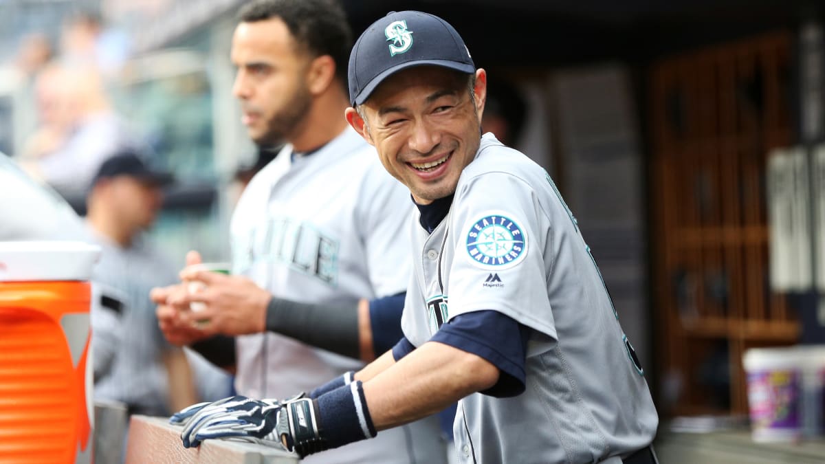 Ichiro Suzuki disguise on Seattle Mariners bench - Sports Illustrated