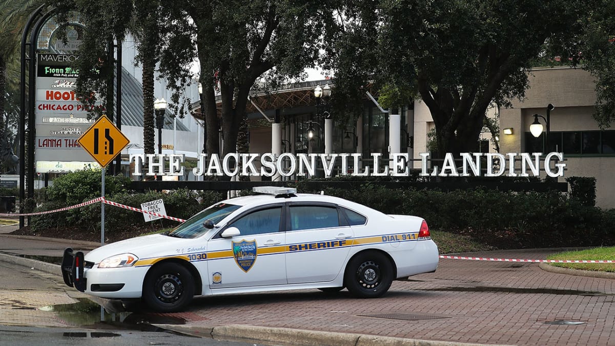 Bortles provides meals for the first responders of recent shooting