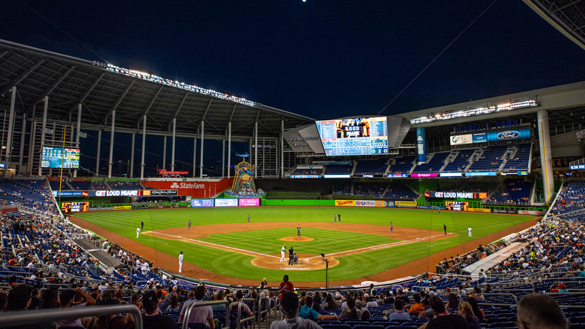 Marlins introducing fan section with instruments in Comunidad 305 - Sports  Illustrated