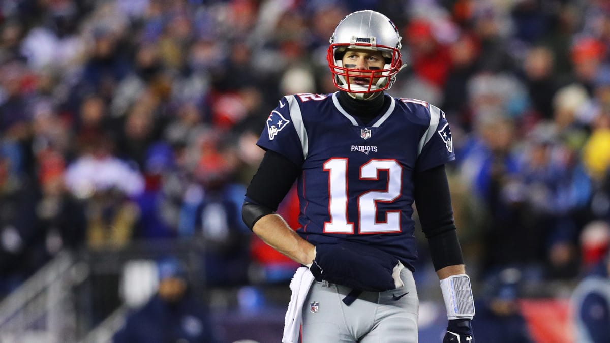 Patriots QB Tom Brady leads NFL in jersey sales (again); TE Rob