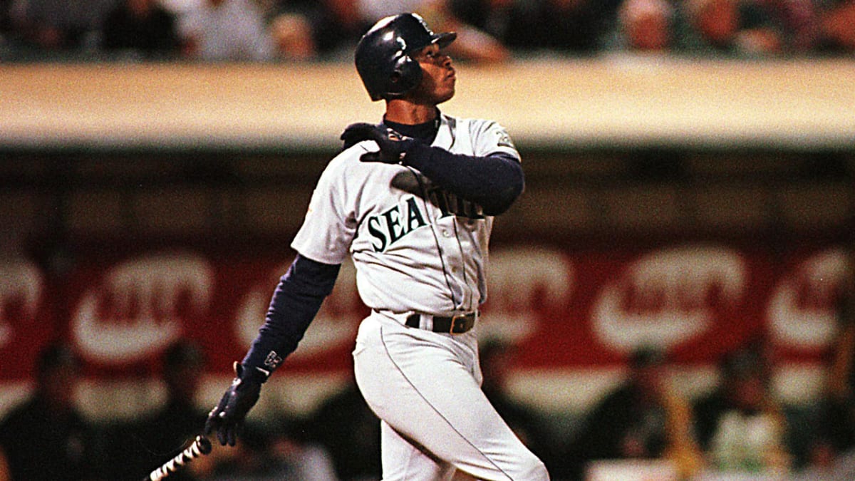 Ken Griffey Jr. hits a homer during BP at the end the Team USA workout :  r/baseball