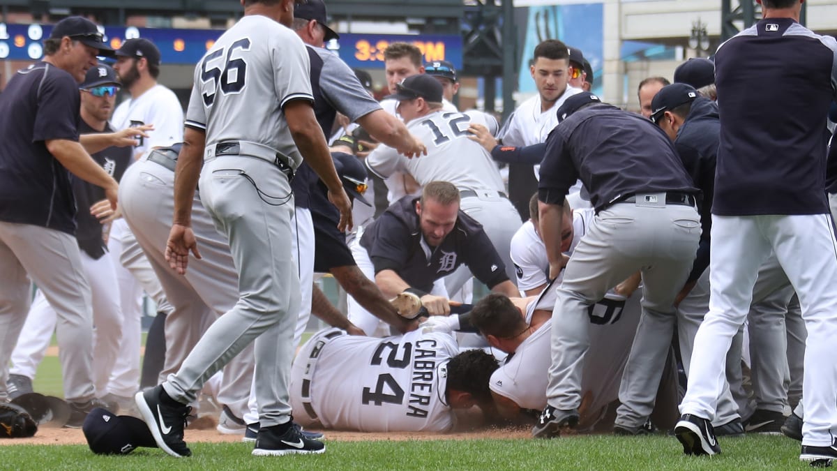 Cardinals-Reds brawl: Benches clear, Nick Castellanos ejected