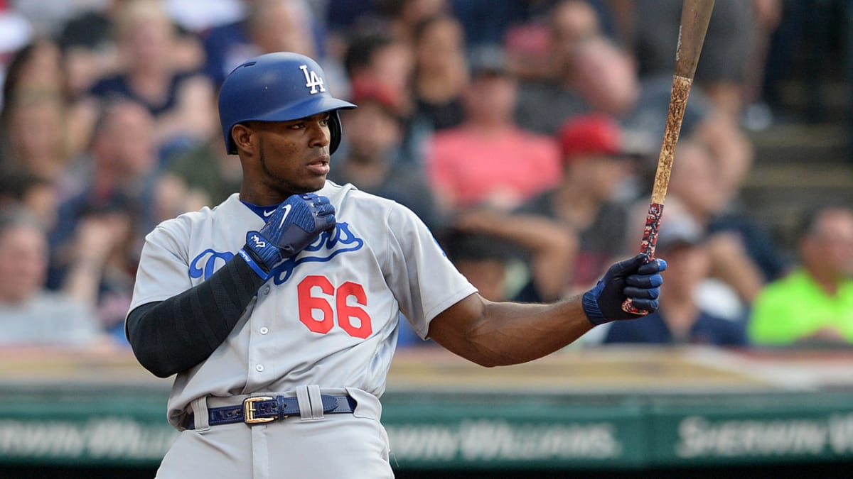 Yasiel Puig out of Dodgers lineup with injured hip
