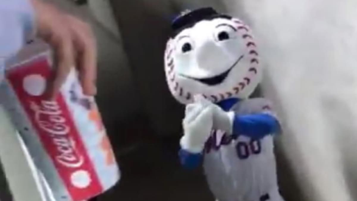 Mr Met gives fan the finger, employee out as team mascot