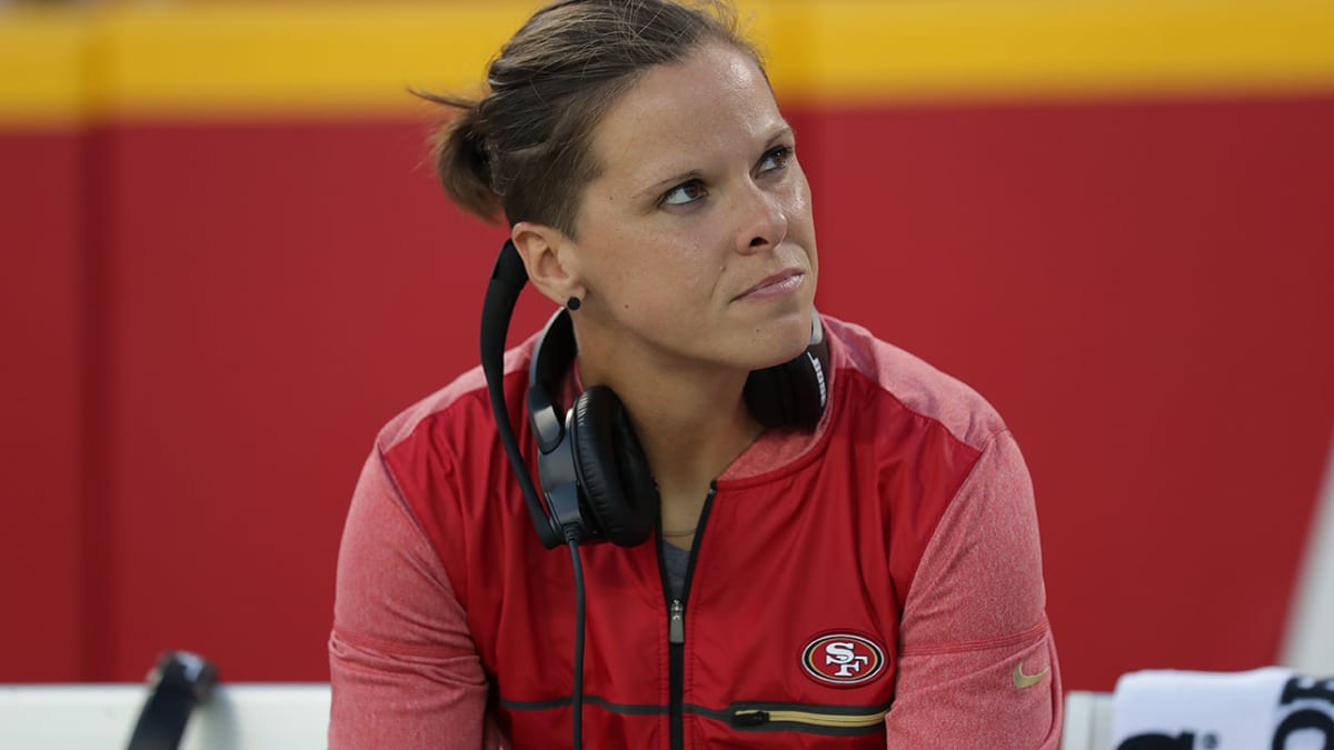 Katie Sowers makes history as 1st woman coach at Super Bowl - The San Diego  Union-Tribune