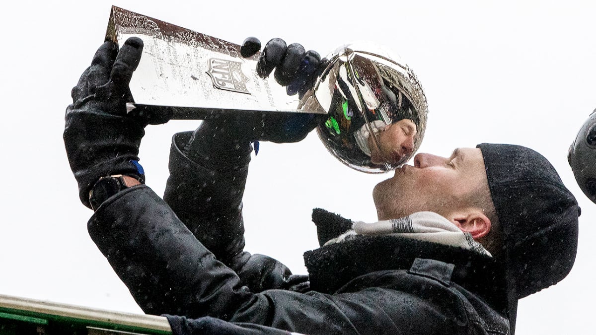 The most incredible ring that's ever been made': Tom Brady marvels at his  latest Super Bowl ring - The Boston Globe