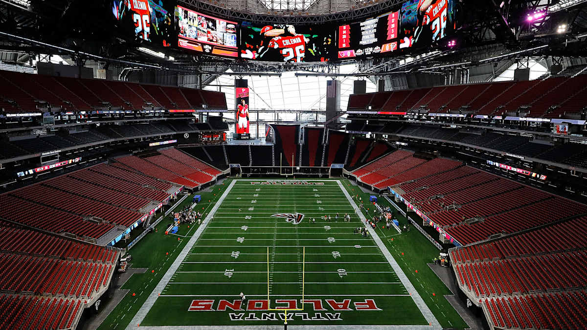 The Falcons' new stadium has all the bells and whistles – and some limited  chicken options