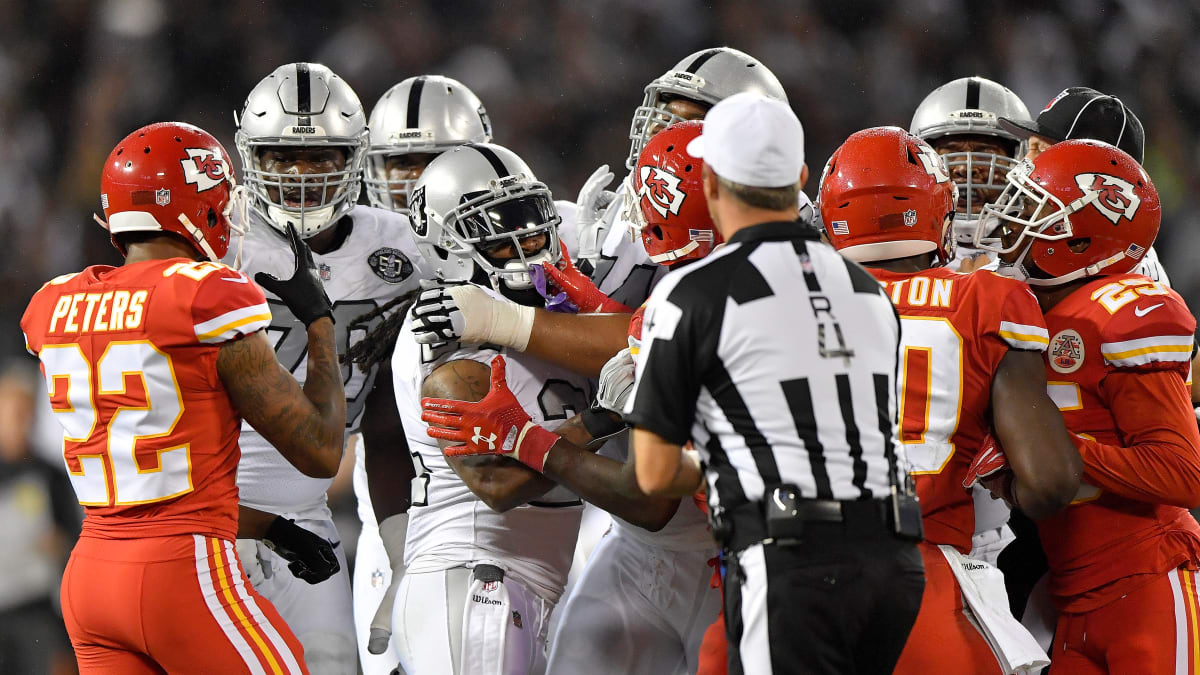 Marshawn Lynch appeals 1-game suspension for shoving official