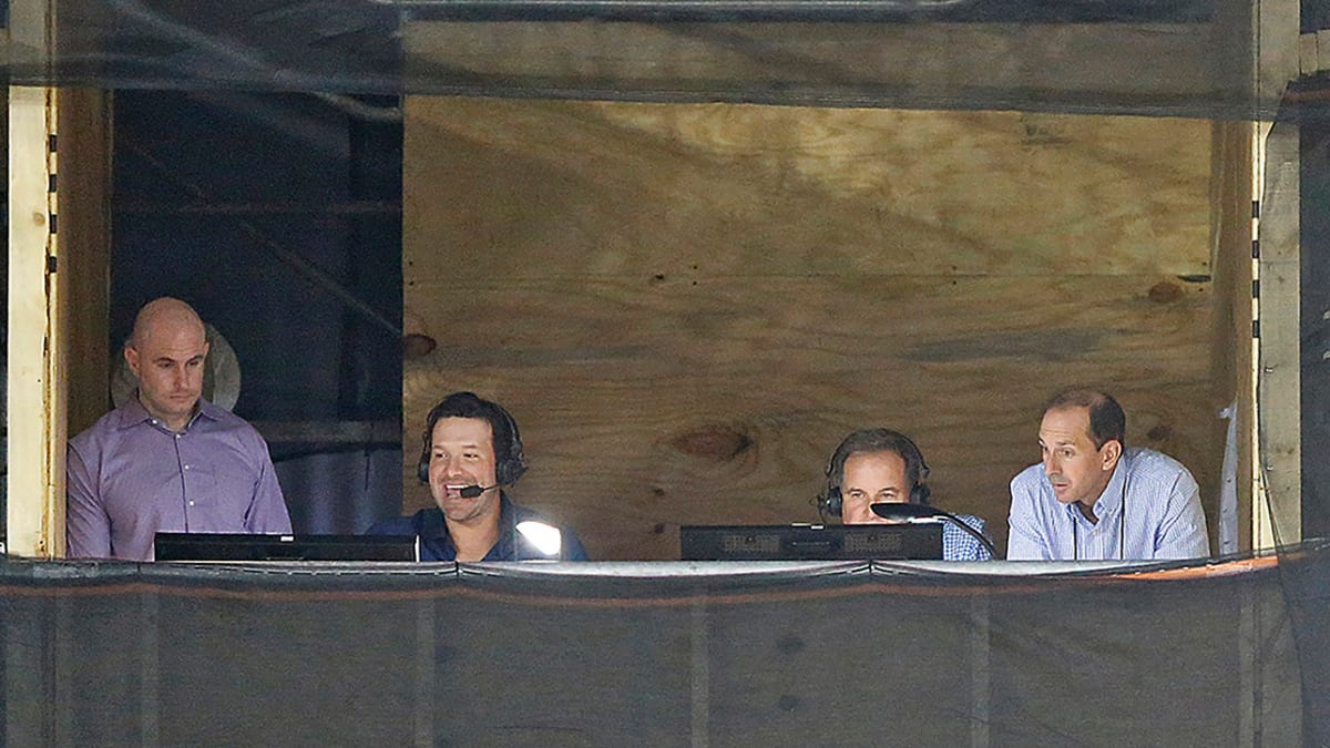 Tony Romo wins high praise for his broadcast debut