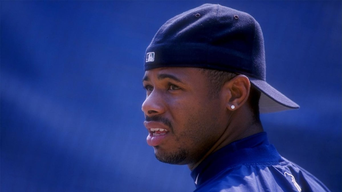 Hall of Fame Open to Backwards Cap on Griffey Plaque – SportsLogos.Net News