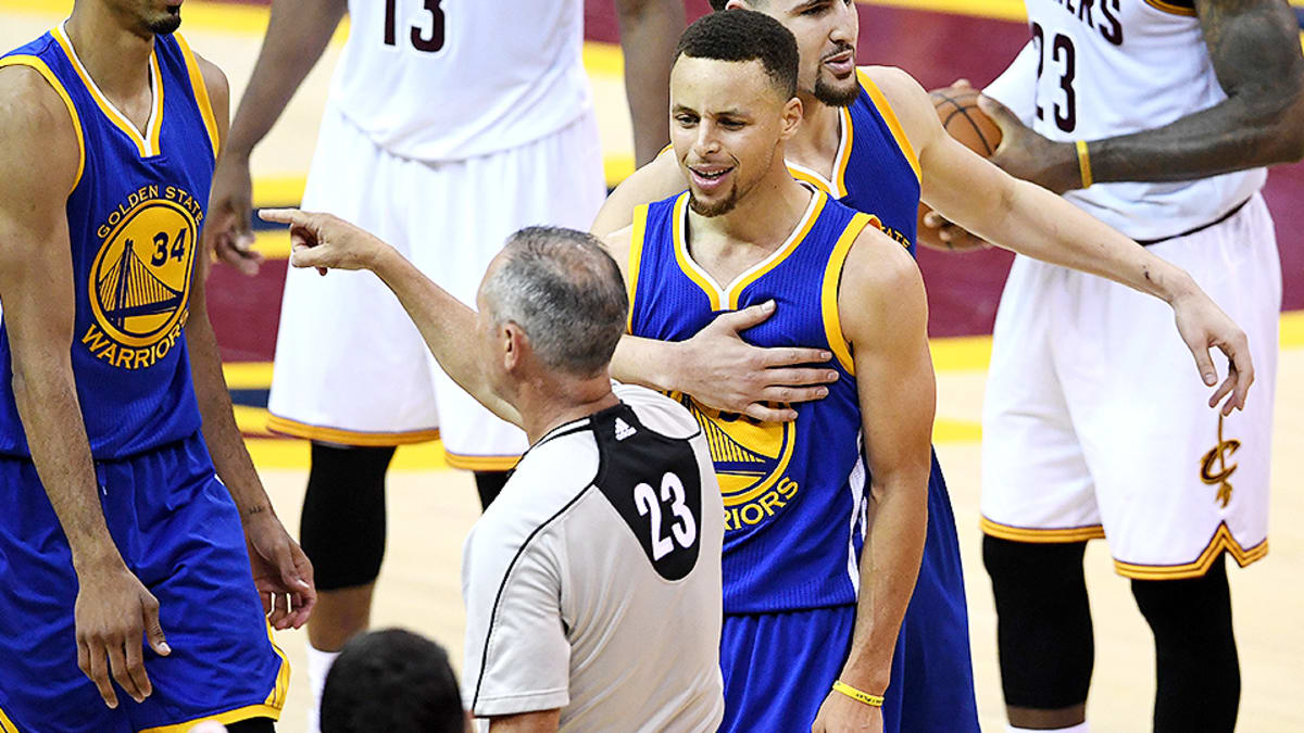 Cavs to hand out black T-shirts for NBA Finals Game 6 Thursday night 