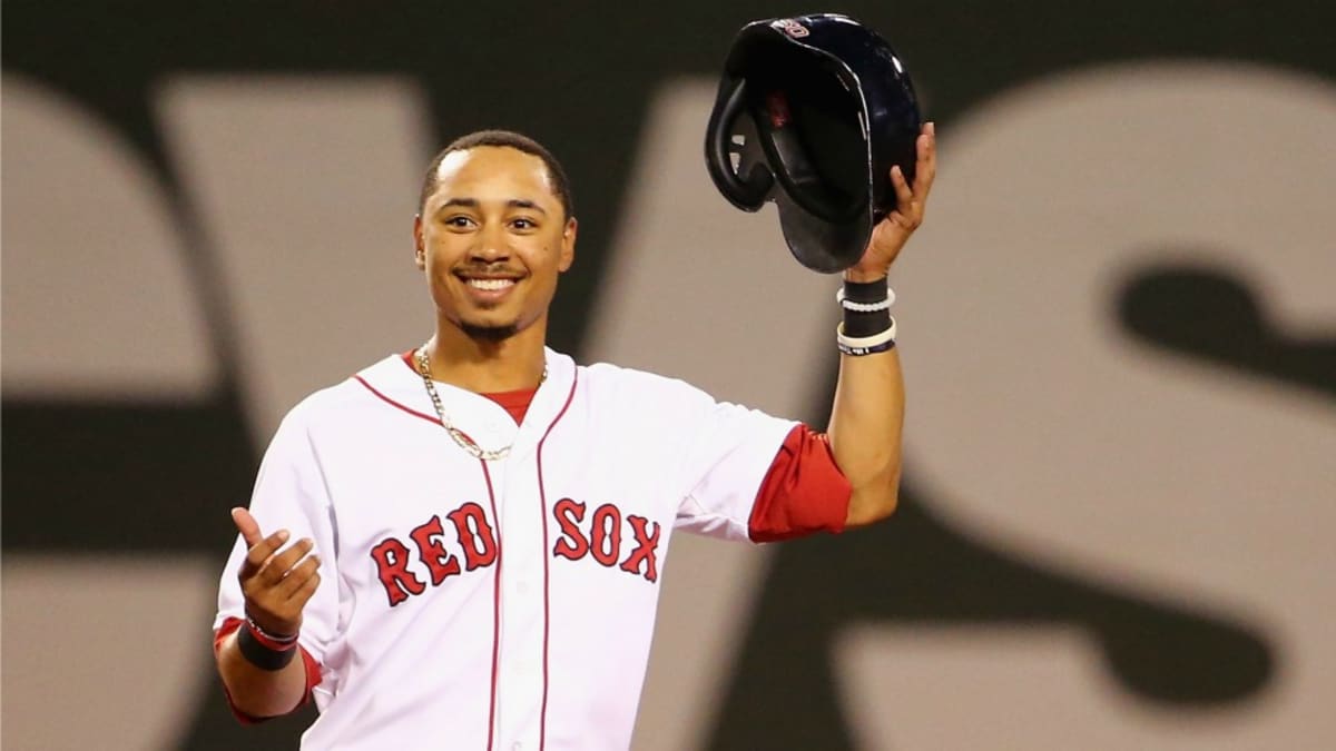 Boston Red Sox' Mookie Betts drove a golf cart into a pond - Sports  Illustrated