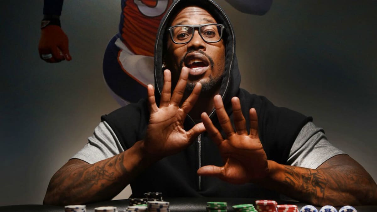 LOOK: Von Miller wore a fox hat with actual feet 