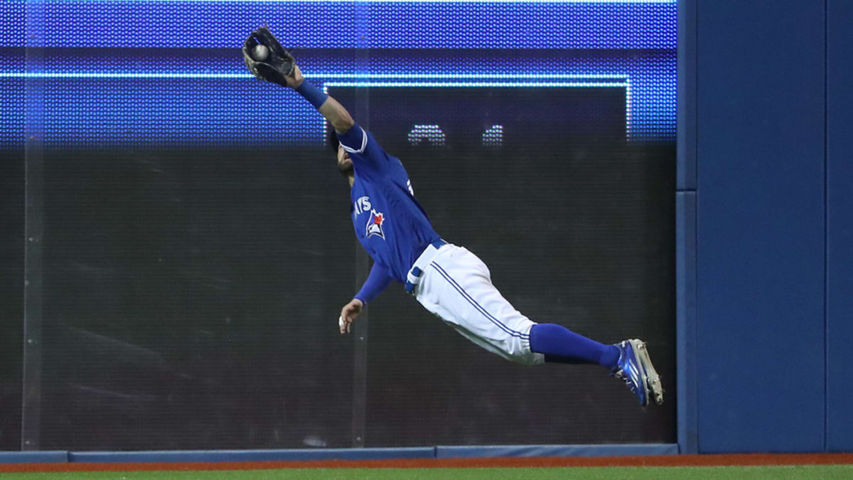 Kevin Pillar Lays Out for Ridiculous Diving Catch