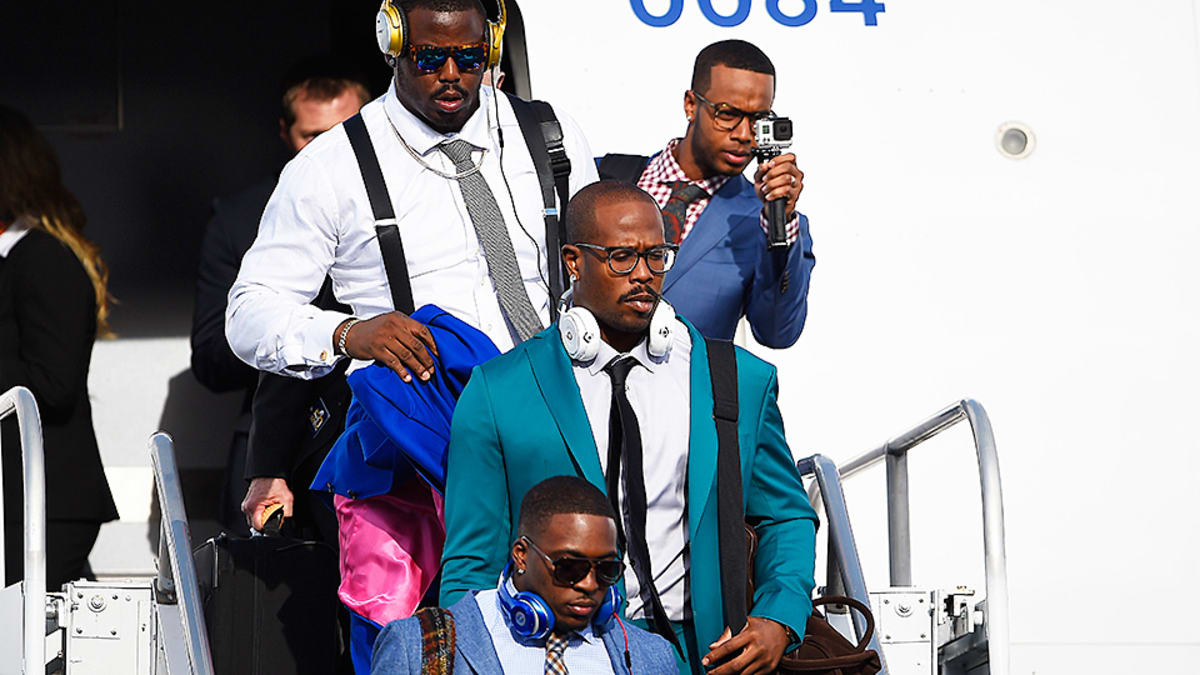 Von Miller is the latest NFL star to show off a unique outfit and have a  blast at Coachella