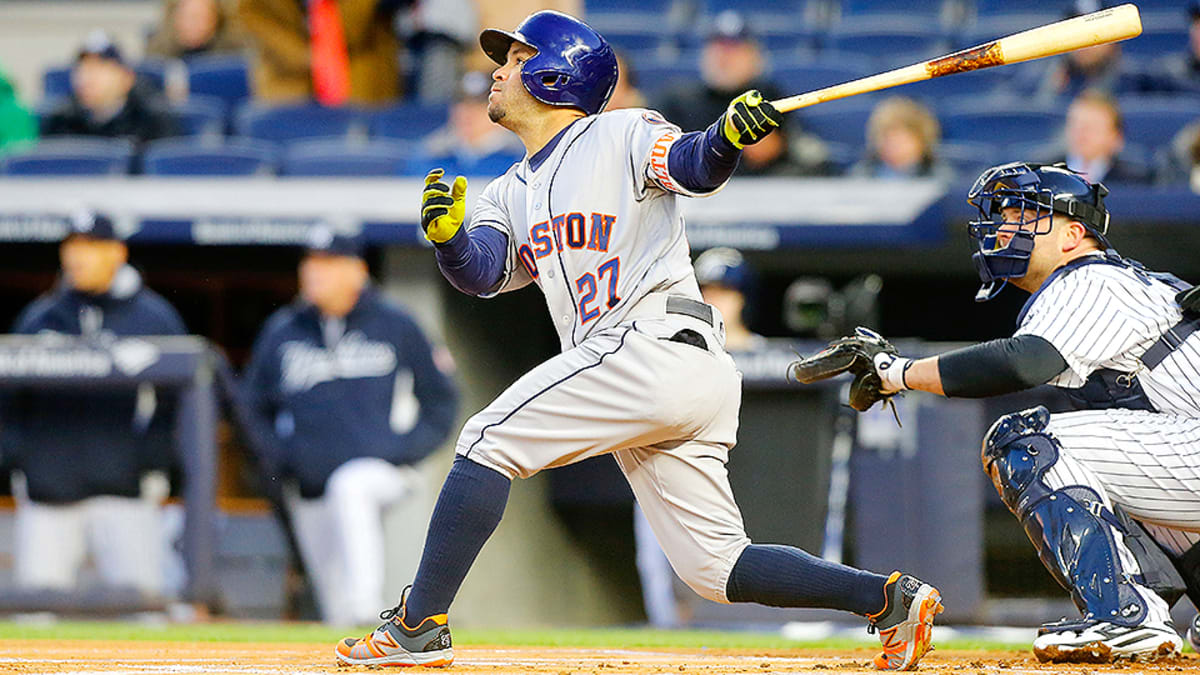 Jose Altuve Shows Off Jump Swing, Makes Contact On Pitch Over His