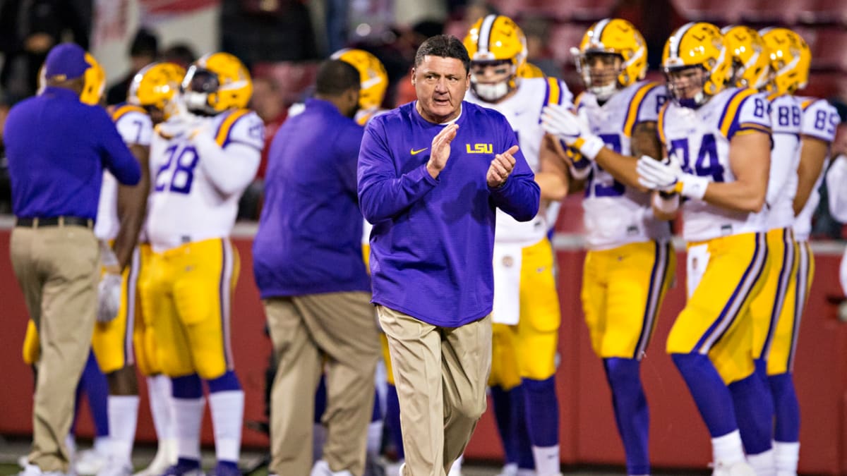 Louisville and LSU football players down astounding number of wings before  Citrus Bowl